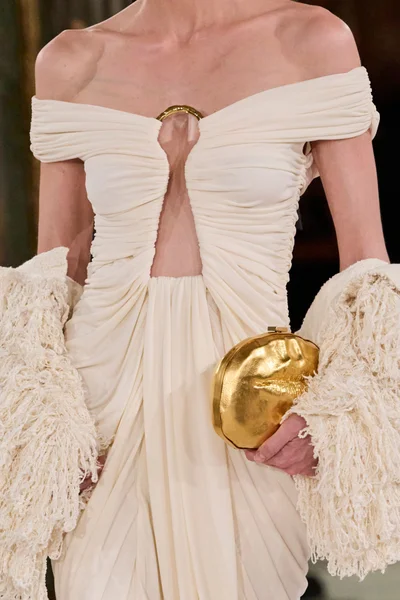Look 37